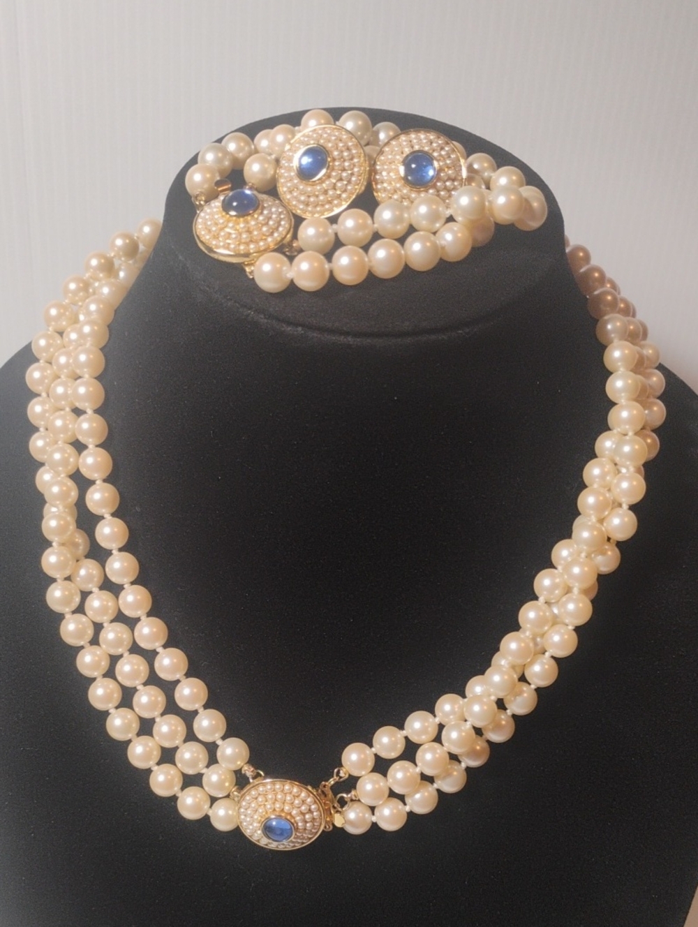Vintage Unsigned 3 Strand Pearl Or Faux Pearls Necklace Set